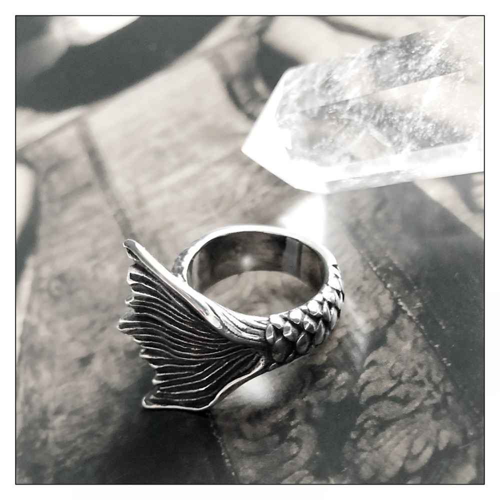 NEW Beautifully Detailed Silver Mermaid Tail Ring - Picture 6 of 6